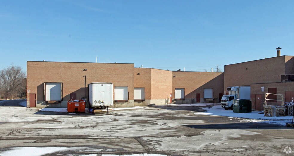 More Photos Of 12 Fisherman Dr, Brampton Showroom For Lease