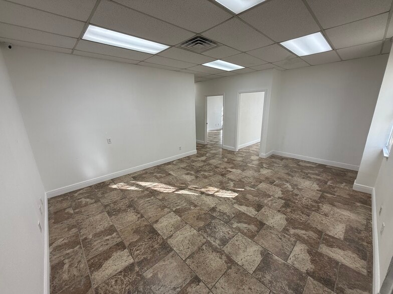 More Photos Of 9809 McCullough Ave, San Antonio Warehouse For Lease