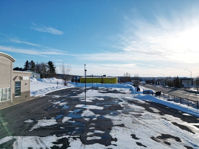 More Photos Of 2747 Chamberland St, Clarence-Rockland Freestanding For Lease