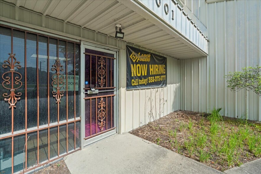 More Photos Of 1001 NE Waldo Rd, Gainesville Office For Sale