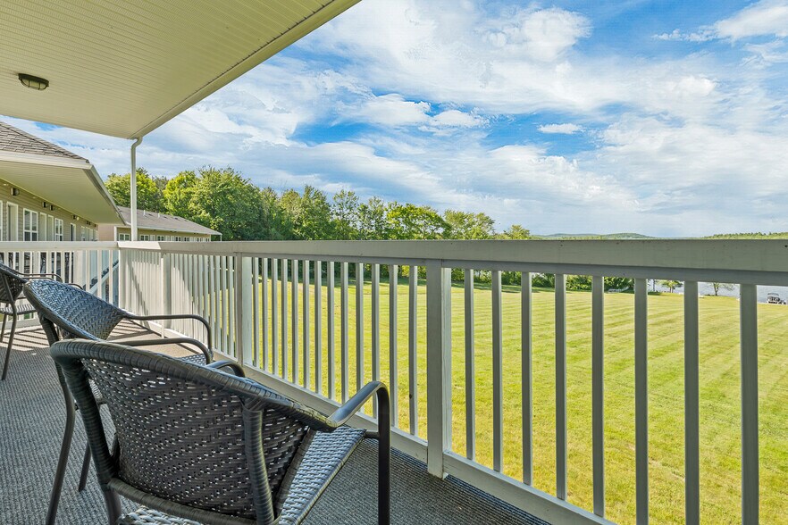 More Photos Of 280 S Main St, Wolfeboro Hotel For Sale