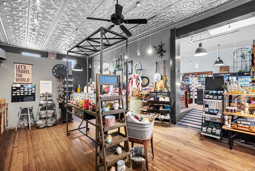 More Photos Of 5595 Walnut St, Augusta Storefront For Sale