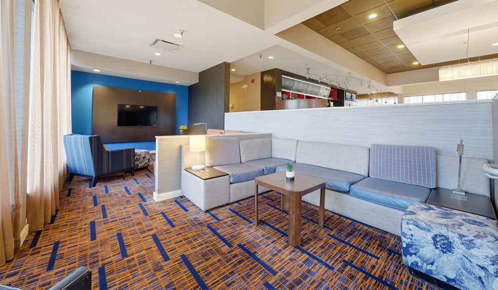 More Photos Of 800 Lake Cook Rd, Deerfield Hotel For Sale