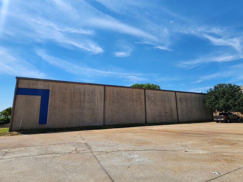 More Photos Of 2319 Sterling Ct, Arlington Warehouse For Sale