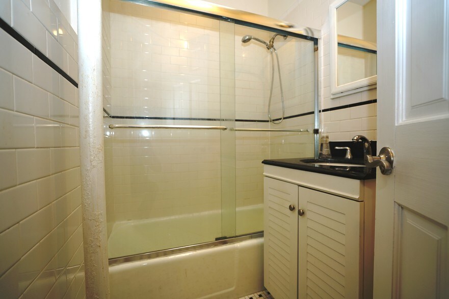 More Photos Of 1301 Gravesend Neck Rd, Brooklyn Storefront Retail Residential For Sale