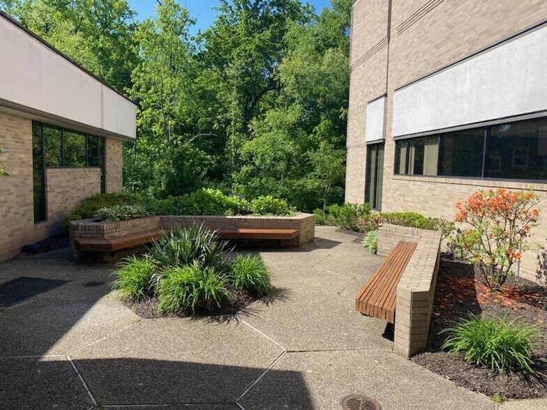 More Photos Of 500 Commonwealth Dr, Warrendale Office For Lease
