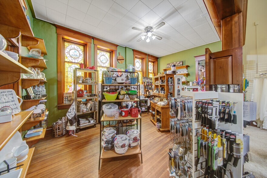 More Photos Of 2001 10th St, Emmetsburg General Retail For Sale