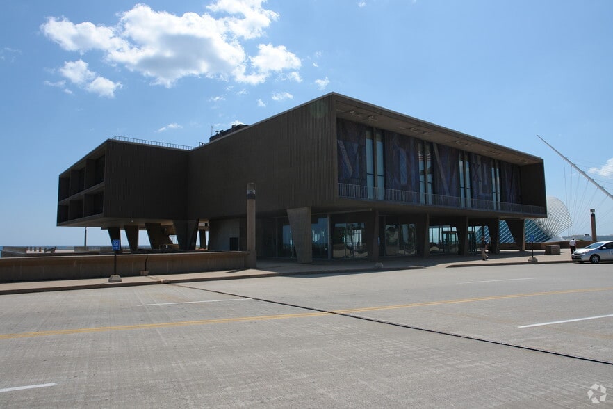 More Photos Of 750 N Lincoln Memorial Dr, Milwaukee Sports And Entertainment For Lease
