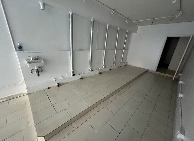 More Photos Of 1336 3rd Ave, New York Apartments For Lease