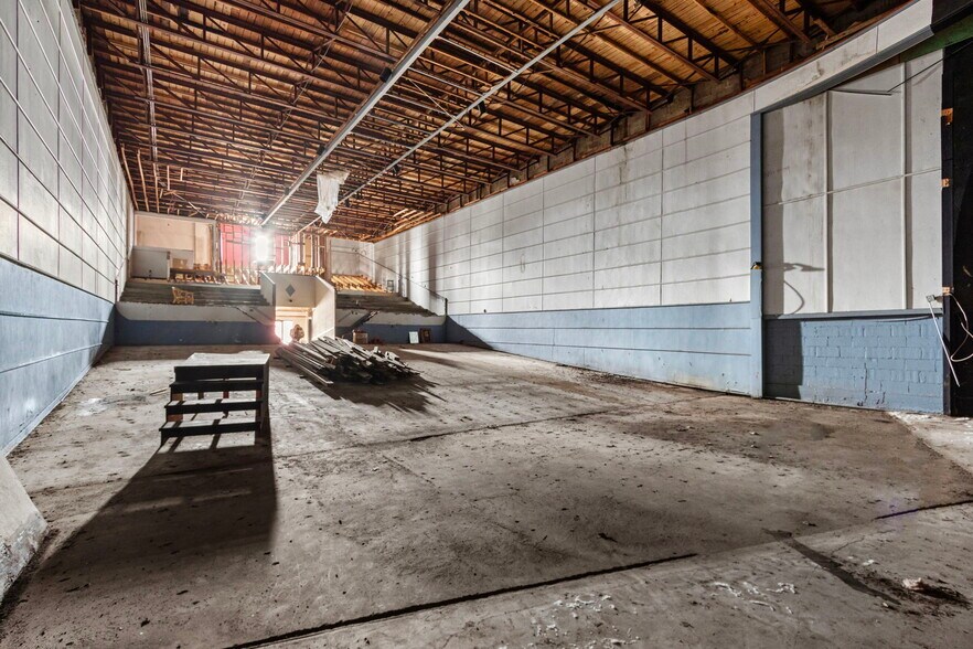 More Photos Of 719 Walnut St, Columbus Movie Theatre For Sale