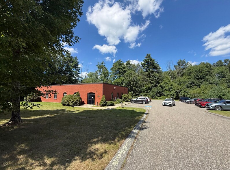 More Photos Of 53 Technology Park Rd, Sturbridge Office For Lease