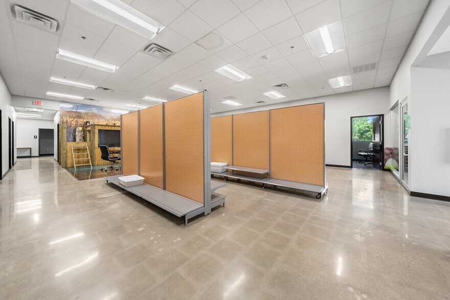 More Photos Of 210 SE 34th St, Bentonville Office For Sale