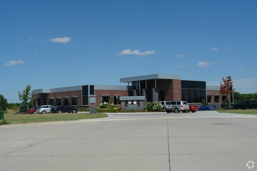 More Photos Of 3333 Landmark Cir, Lincoln Office For Sale