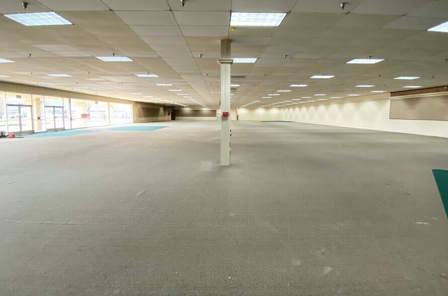 More Photos Of 2665 S Santiam Hwy, Lebanon Health Club For Lease