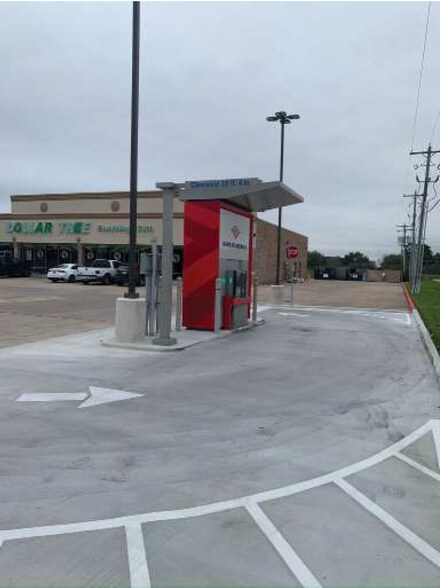 More Photos Of 1591 E Hwy 6, Alvin Storefront For Sale