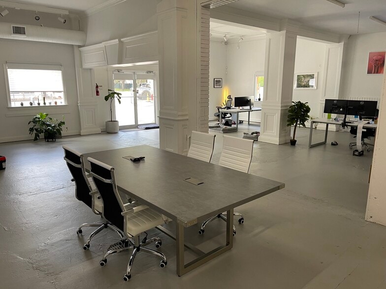 More Photos Of 700 W Las Olas Blvd, Fort Lauderdale Freestanding For Lease