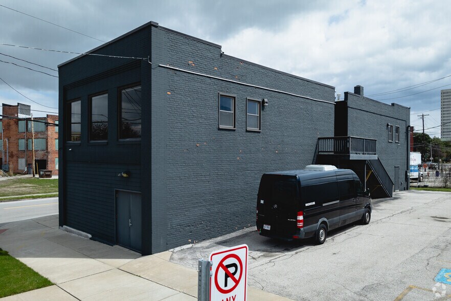 More Photos Of 1215 Jackson St, Toledo Office For Sale