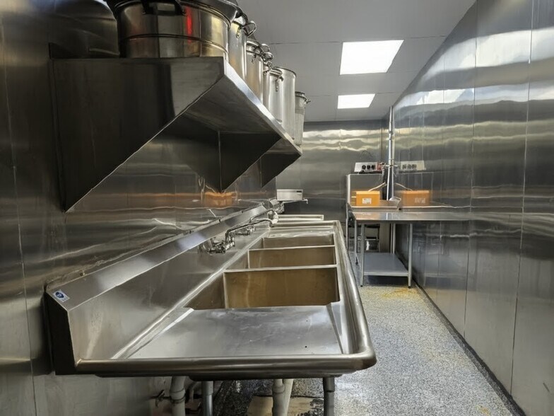 More Photos Of 2505 Wilmington Pike, Dayton Restaurant For Sale