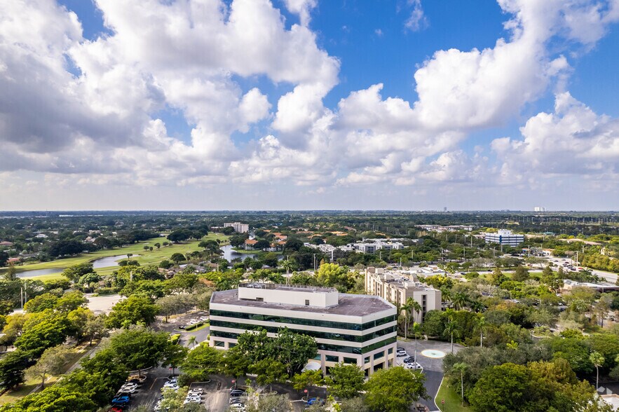 More Photos Of 150 S Pine Island Rd, Plantation Office For Lease