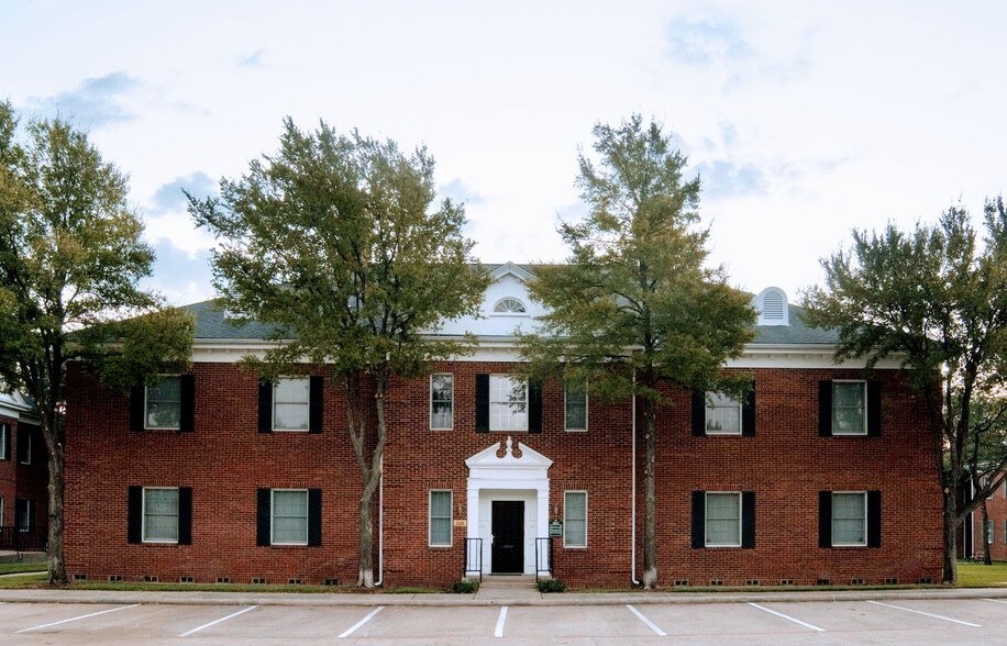 Primary Photo Of 2011 E Lamar Blvd, Arlington Medical For Lease