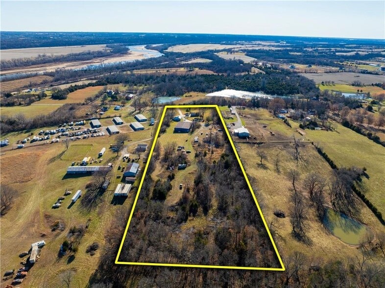 More Photos Of 13612 Stillwell Rd, Bonner Springs Auto Salvage Facility For Sale