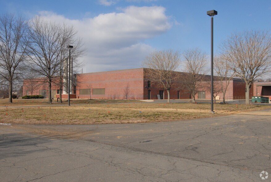 More Photos Of 865 Ridge Rd, Monmouth Junction Office For Lease