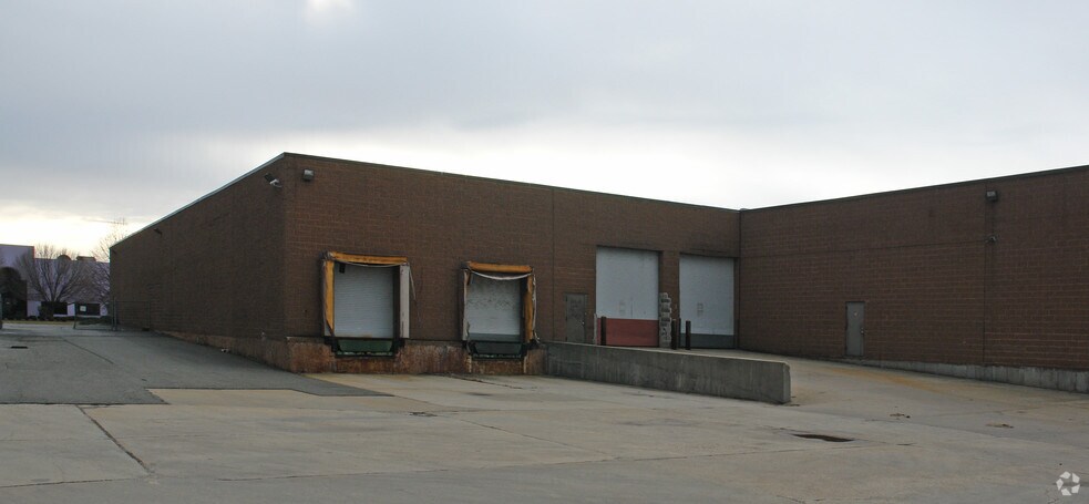 More Photos Of 150 Rodeo Dr, Edgewood Warehouse For Lease