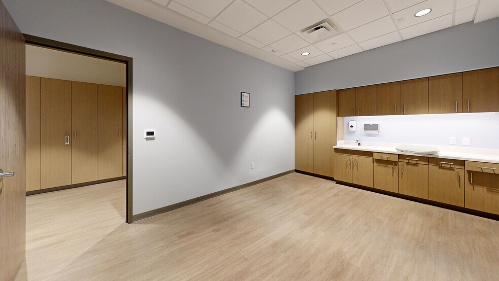 More Photos Of 5901 W Waco Dr, Waco Medical For Sale