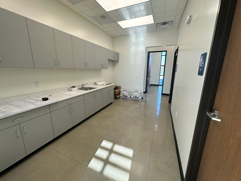 More Photos Of 31242 DenBeste Court, Shafter Warehouse For Lease