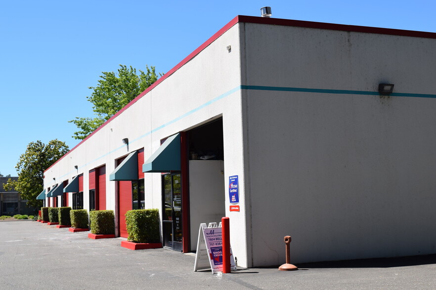 More Photos Of 7790-7820 Bell Rd, Windsor Warehouse For Sale
