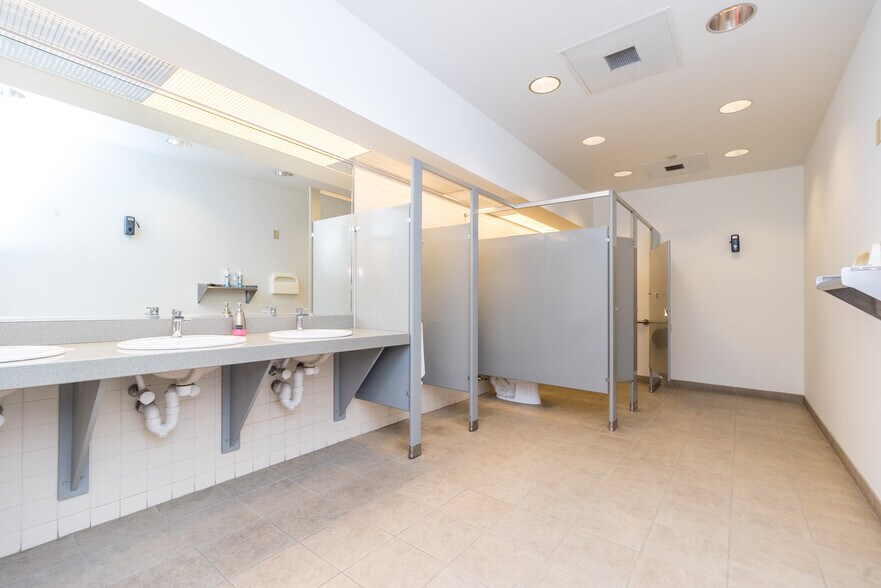 More Photos Of 905 Airport Rd, West Chester Research And Development For Lease