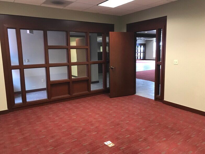More Photos Of 933 N Broadway, Los Angeles Storefront Retail Office For Lease