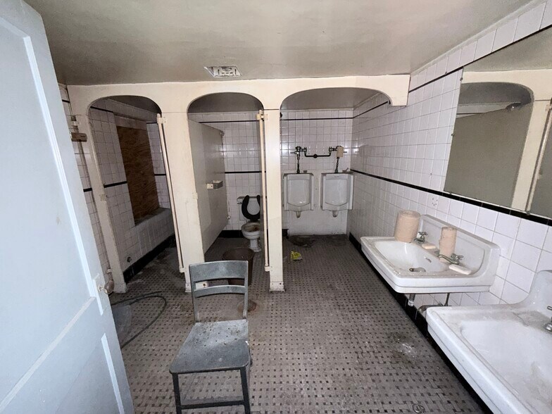 More Photos Of 429 13th St, Franklin Storefront Retail Office For Sale