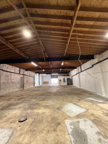 More Photos Of 4547-4549 E Thompson St, Philadelphia General Retail For Lease