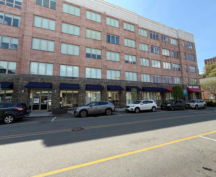 More Photos Of 4 Main St, Edgewater Apartments For Lease