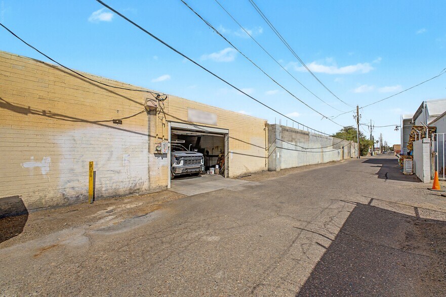 More Photos Of 6819 N 55th Dr, Glendale Warehouse For Lease