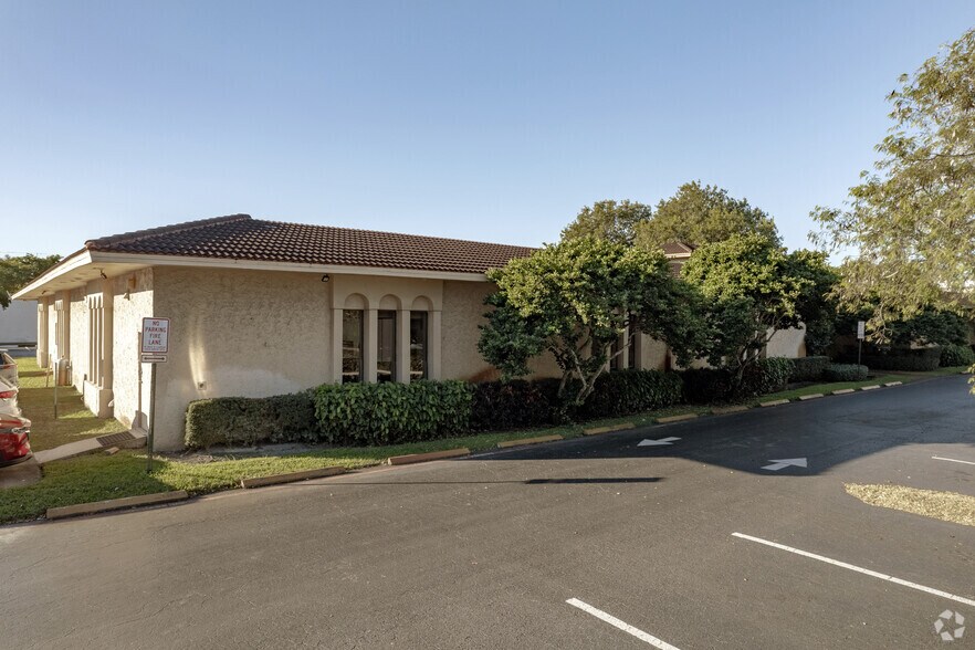 More Photos Of 7390 NW 5th St, Plantation Unknown For Lease