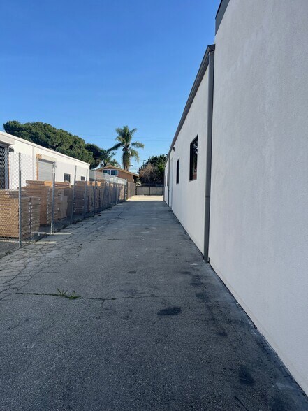 More Photos Of 1810 N Floradale St, South El Monte Warehouse For Lease