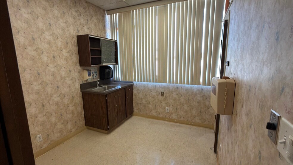 More Photos Of 420 W Acacia St, Stockton Medical For Sale