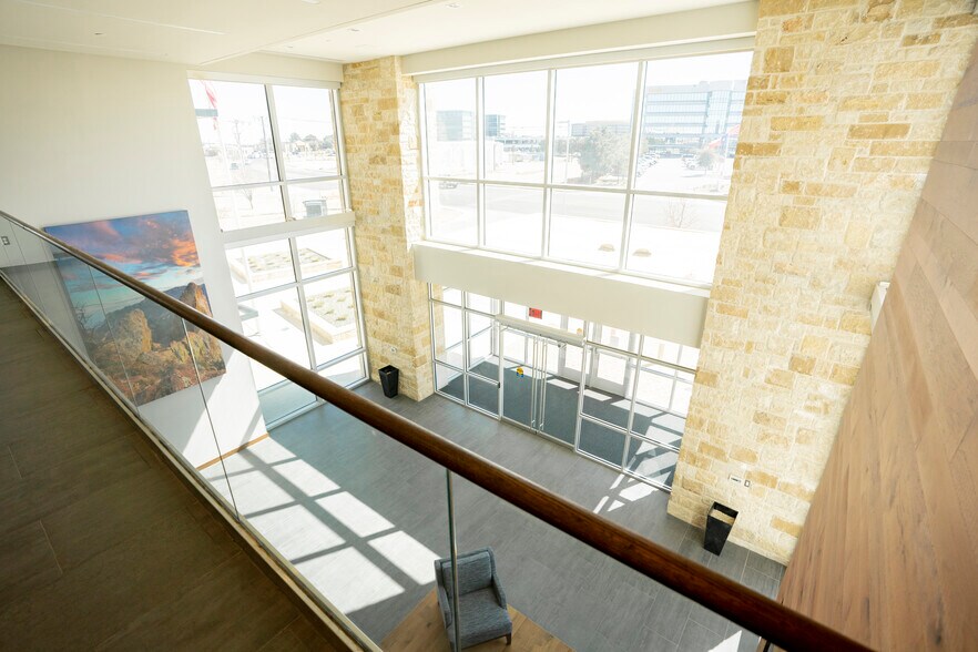 More Photos Of 404 Veterans Airpark Ln, Midland Office For Sale