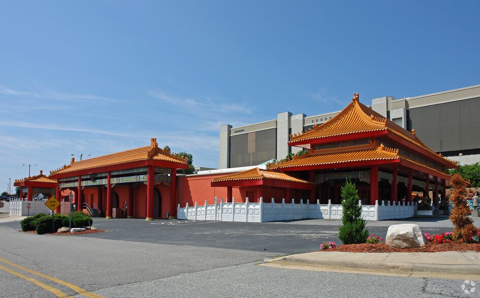 Primary Photo Of 320 E Commerce Ave, High Point Showroom For Sale