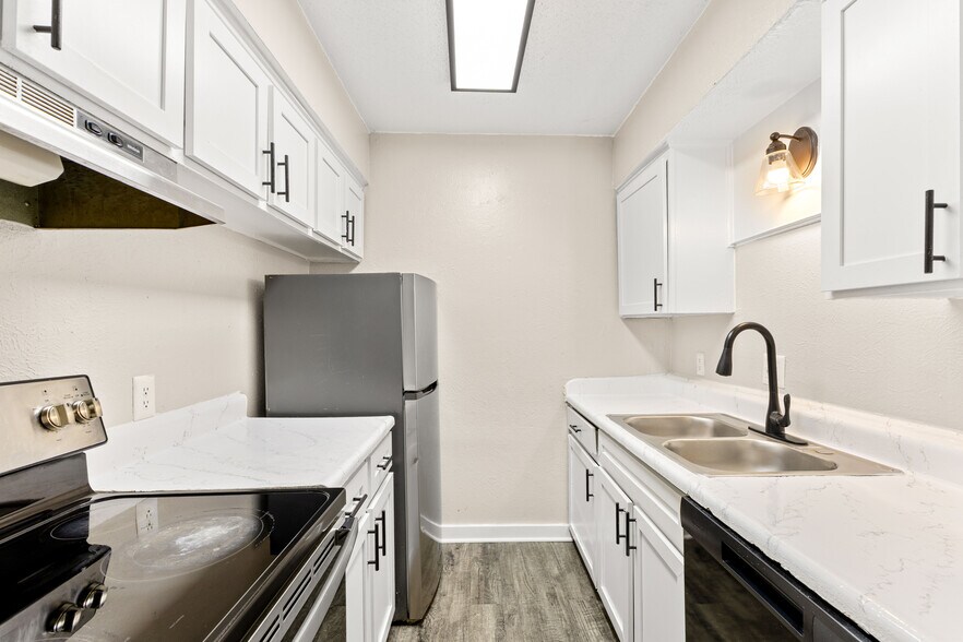 More Photos Of 2507 Airport Cir, Arlington Apartments For Sale