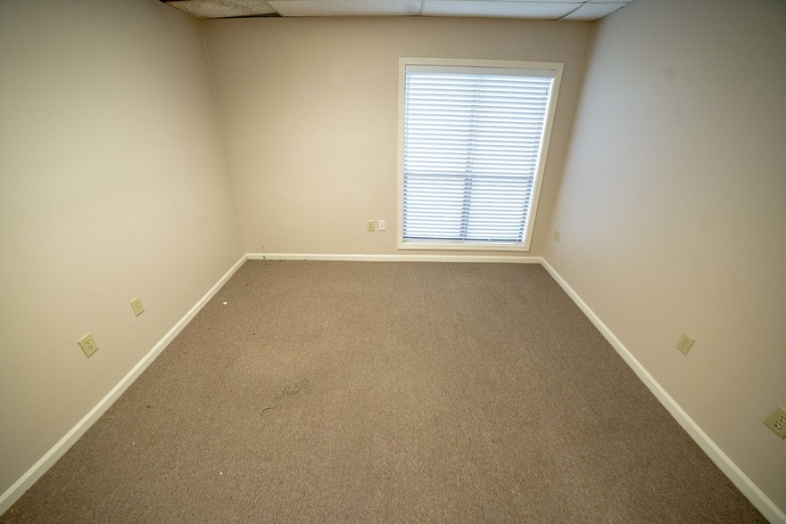 More Photos Of 875 Old Roswell Rd, Roswell Office For Sale