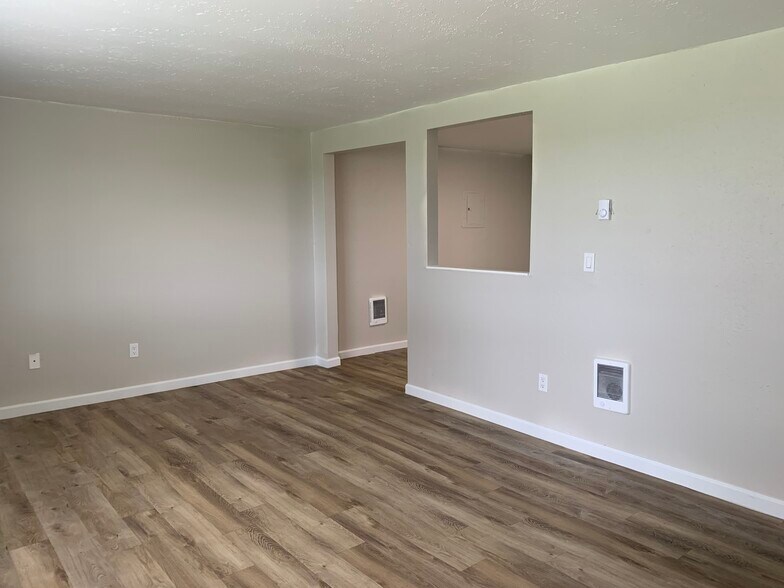 More Photos Of 25 N Airport Rd, Deer Park Apartments For Sale