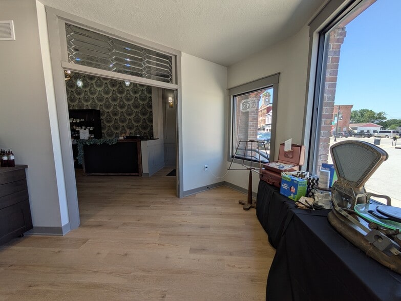 More Photos Of 106 NE 2nd St, Stuart Storefront For Sale