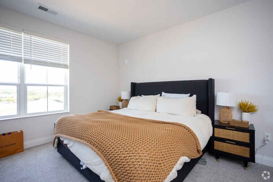 More Photos Of 140 E Monument Ave, Dayton Apartments For Lease