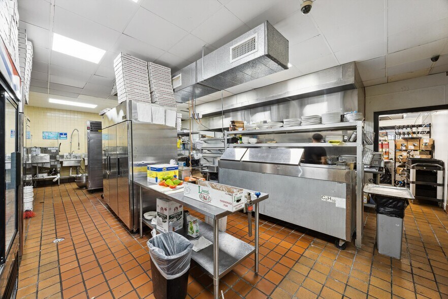 More Photos Of 6926 Spencer Hwy, Pasadena Restaurant For Lease