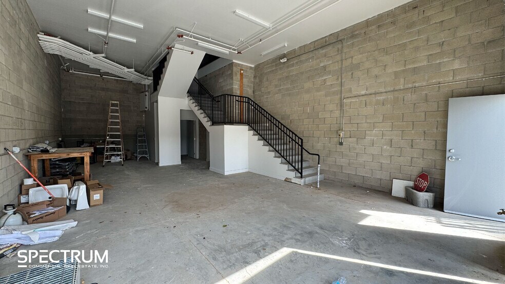 More Photos Of 10505 Glenoaks Blvd, Pacoima Industrial For Lease