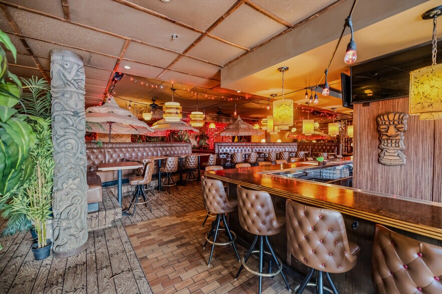 More Photos Of 1900 & 1924 Marshall St NE, Minneapolis Restaurant For Sale