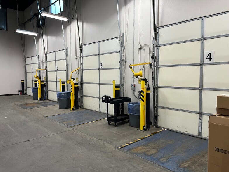 More Photos Of 4120 Specialty Pl, Longmont Manufacturing For Sale